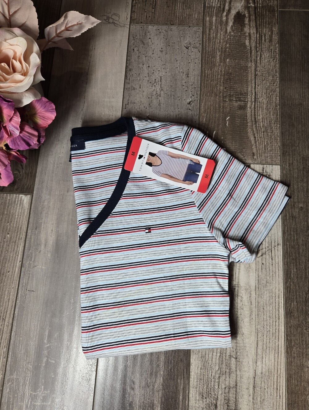 NWT Tommy Hilfiger Women's Striped V-Neck Tee T-Shirt Gray Blue Red White Medium - Picture 12 of 16
